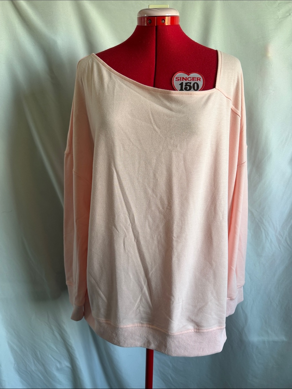Relaxed Off-Shoulder Sweatshirt in Light Pink